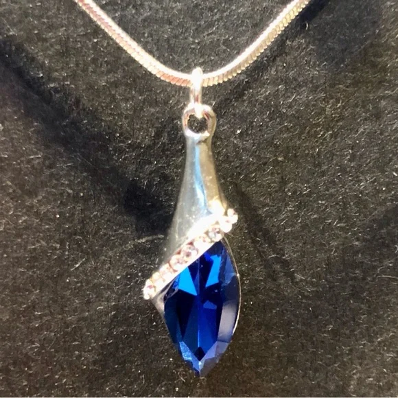 VINTAGE necklace and earring set Silver Blue teardrop crystal Upcycled Elegant - Picture 9 of 14